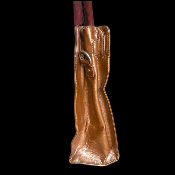 Glossy Champagne Lock Purse - Picture 7 of 8